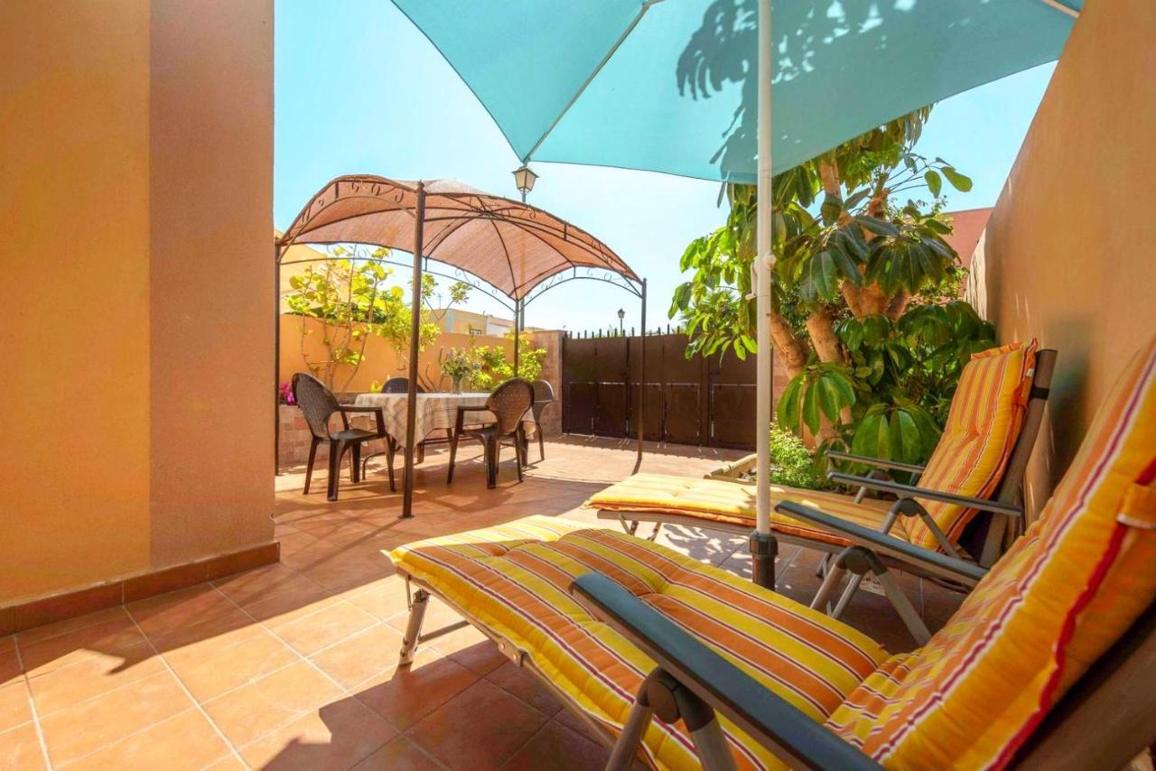Remarkable 2-Bed House In Arona Arona  Exterior foto